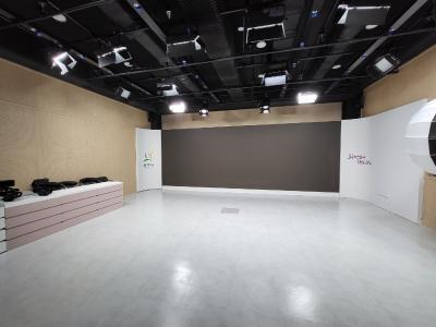 스튜디오 대표 포스터