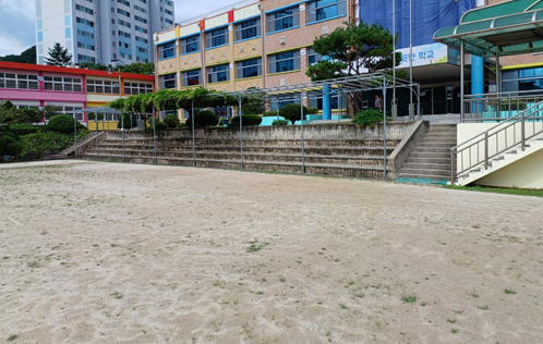 신남초등학교 운동장 사진 2